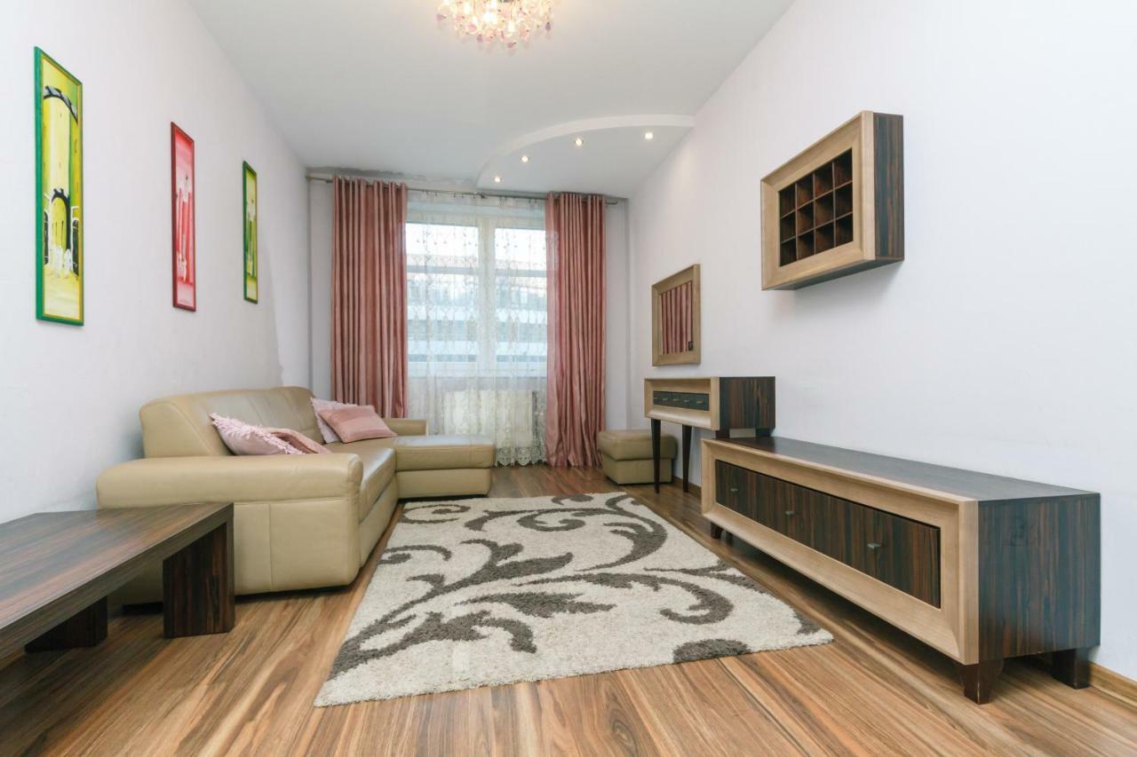3 Комнатные Апартаменты В Центре Печерска Kyiv Exterior photo