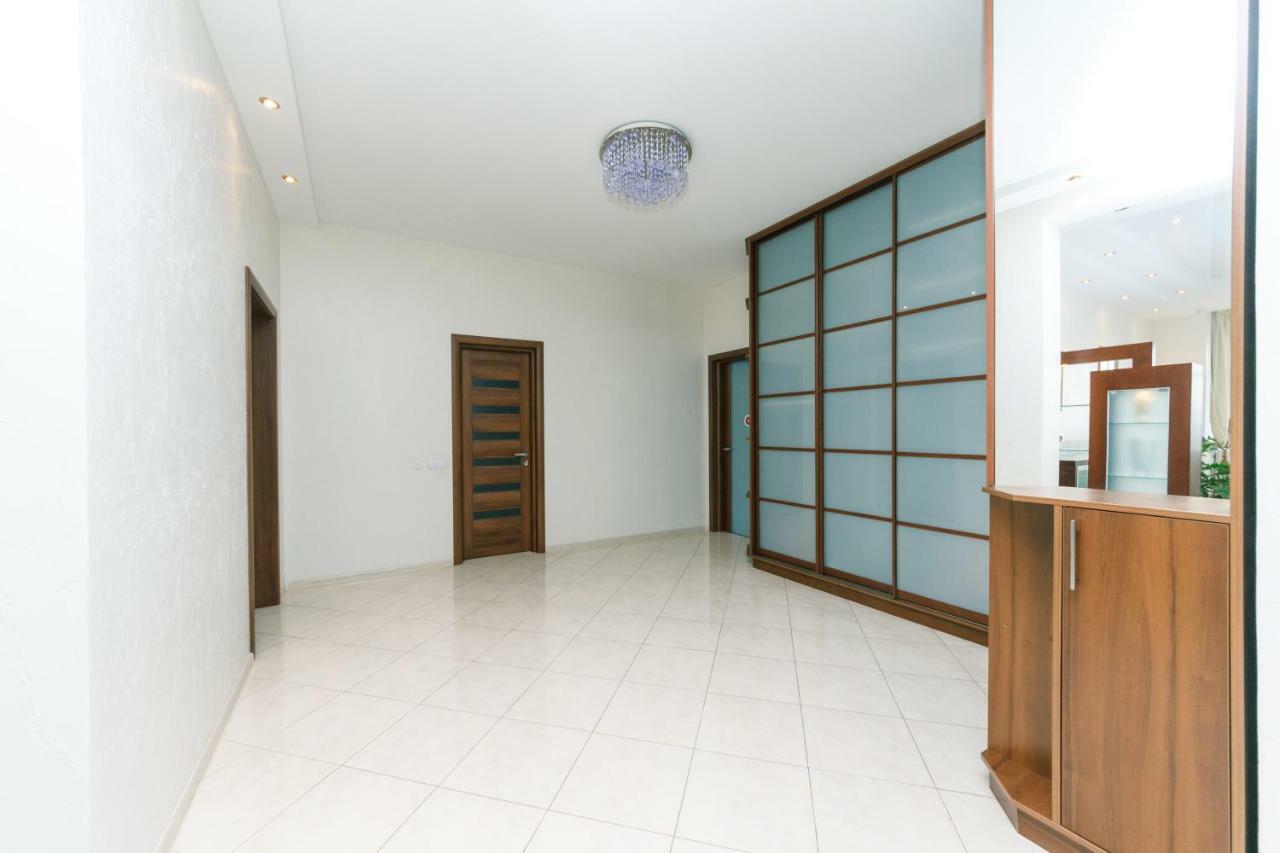 3 Комнатные Апартаменты В Центре Печерска Kyiv Exterior photo