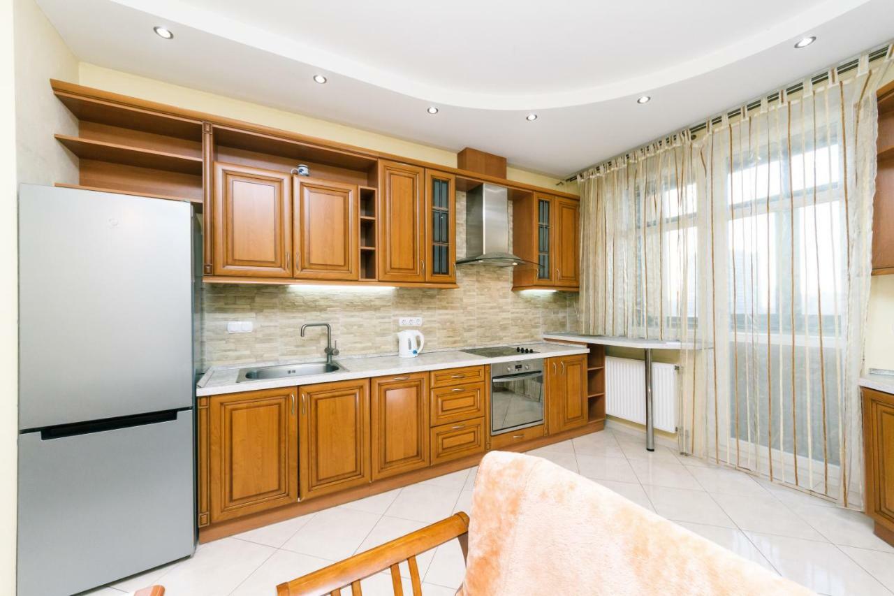 3 Комнатные Апартаменты В Центре Печерска Kyiv Exterior photo