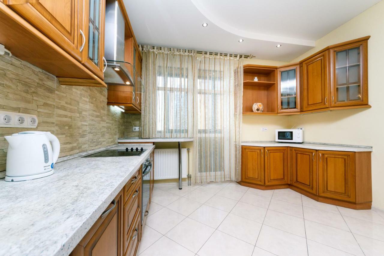 3 Комнатные Апартаменты В Центре Печерска Kyiv Exterior photo